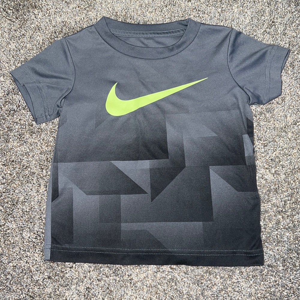 NIKE 2T boys shirt dry fit